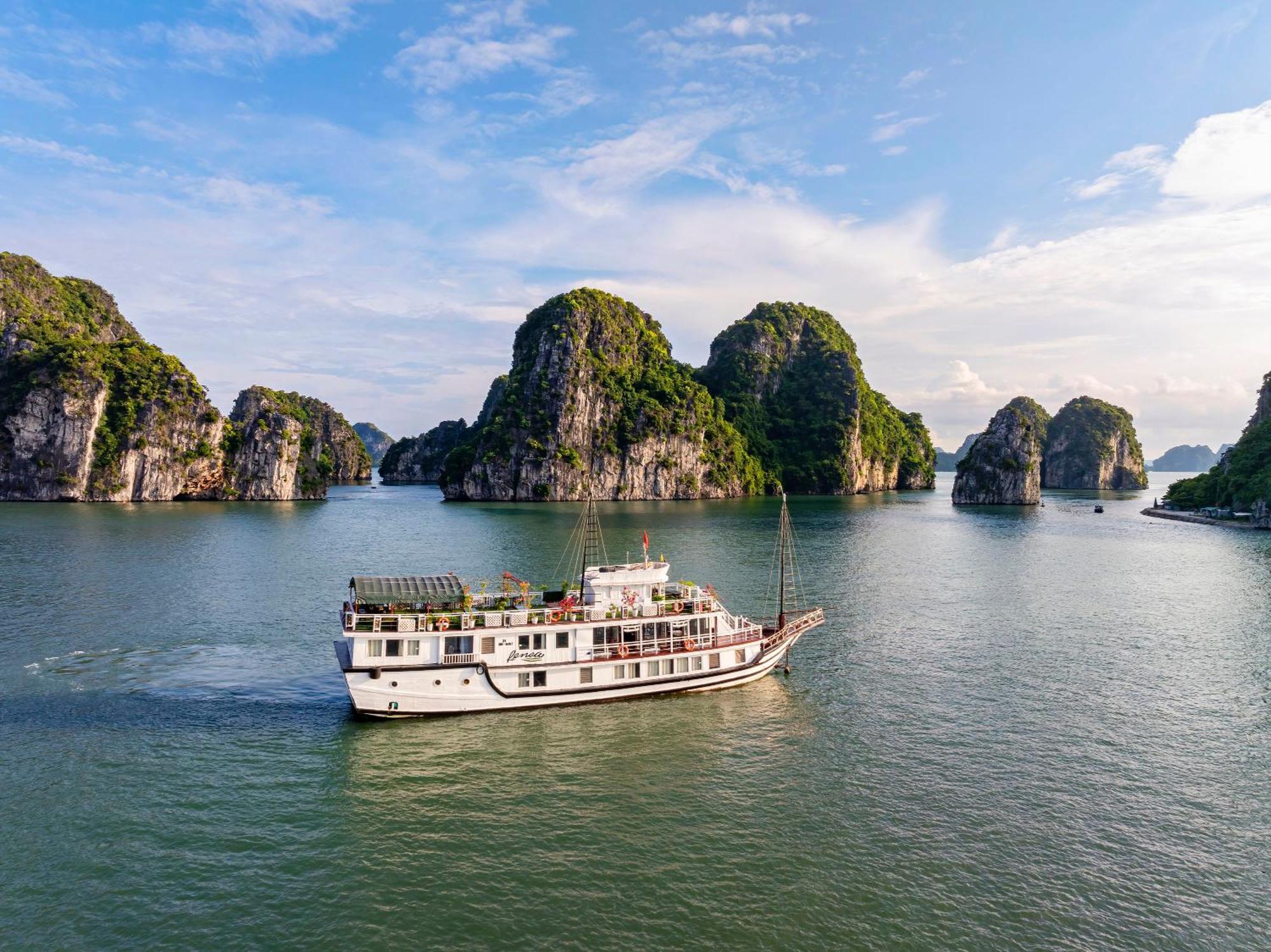 Отель Renea Cruises Halong Халонг Экстерьер фото